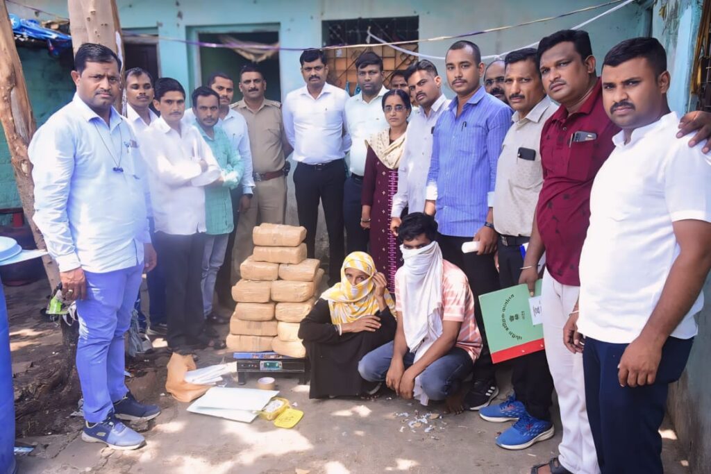 IMG 20240608 WA0024 नांदेडच्या विमानतळ ठाणे हाद्दीतील लक्ष्मीनगर भागात 8,27,000/- रुपयाचा 41.350 किलो गांजा जप्त -NNL