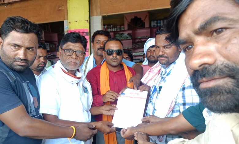 IMG 20240608 WA0031 माहूर तालुक्यात कपाशी बियाणे व कीटकनाशकांची चढ्या दराने विक्री करणाऱ्या कृषी संचालकांवर कारवाई करा -NNL