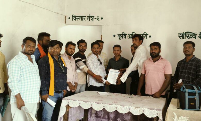 IMG 20240610 WA0015 माहूर तालुक्यात बियाणे व खताची चढ्‌या दराने विक्री; बी -बियाण्यासाठी होणारी शेतक-याची लूट थांबवा -NNL