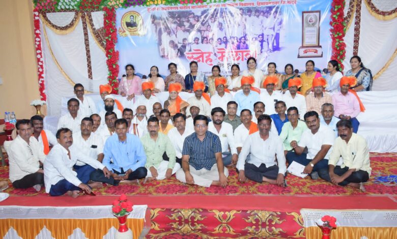 हिमायतनगर येथे जुन्या आठवणींना उजाळा देत रंगला विद्यार्थ्यांचा स्नेह मेळावा -NNL 1 IMG 20240614 WA0022 हिमायतनगर येथे जुन्या आठवणींना उजाळा देत रंगला विद्यार्थ्यांचा स्नेह मेळावा -NNL