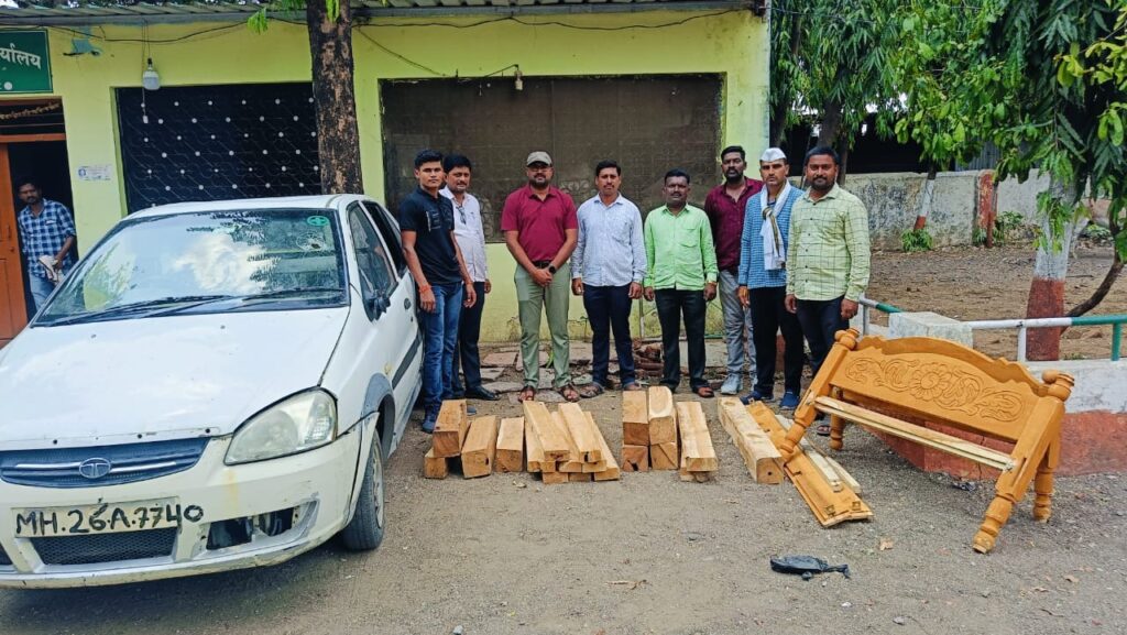 IMG 20240615 WA0004 सागवानाची तस्करी करणारी कार किनवट वन विभागाच्या ताब्यात सागवान तस्कर मात्र फरार -NNL