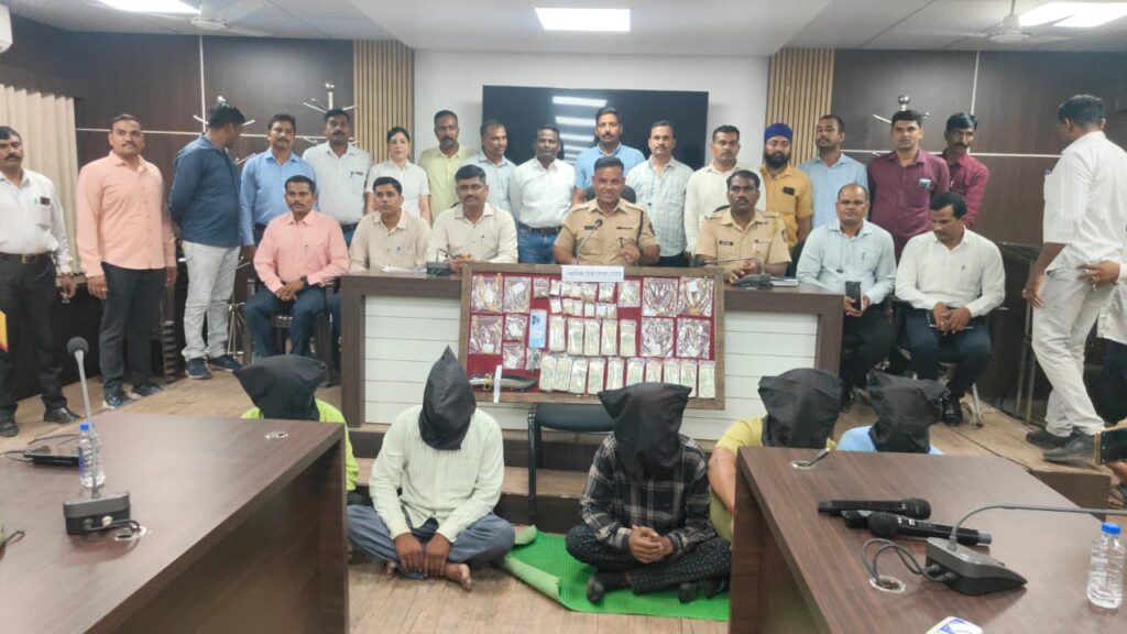 IMG 20240624 WA0043 कौठा ता. कंधार येथील गुन्हयातील आंतर राज्यीय दरोडयाचे टोळीतील 06 आरोपीतांना 34,88,461/- रुपयाचे मुद्देमालासह अटक -NNL