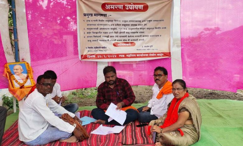 IMG 20240627 WA0025 घरकुल लाभार्थ्यांना दगड व मातीमिश्रित वाळूसाठा पुरविल्या प्रकरणी आमरण उपोषण -NNL