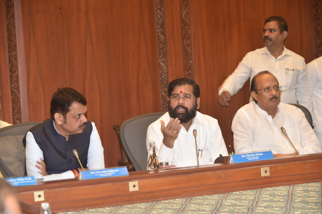 मुख्यमंत्री उपमुख्यमंत्र्यांनी घेतला खरिपाचा आढावा 2 शेतकऱ्यांना नुकसान भरपाईच्या मदतीचे वाटप ३० जूनपर्यंत पूर्ण करावे मुख्यमंत्री एकनाथ शिंदे यांचे निर्देश - NNL