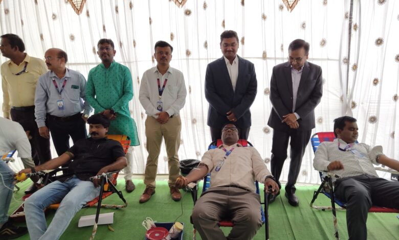 IMG 20240703 WA0052 एसबीआय बँकेच्या वर्धापन दिनानिमित्त नांदेडच्या मुख्य शाखेत भव्य रक्तदान शिबिर संपन्न -NNL