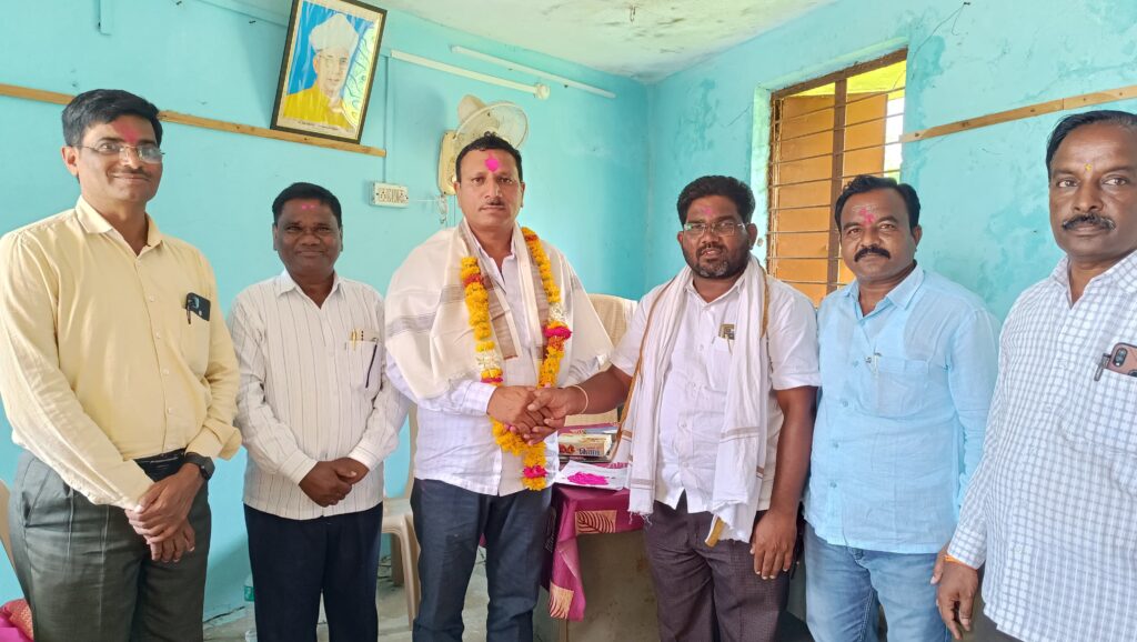 IMG 20240709 WA0005 हिमायतनगर येथे प्रभारी गटशिक्षण अधिकारी केशव मेकाले यांनी पदभार स्वीकारला -NNL