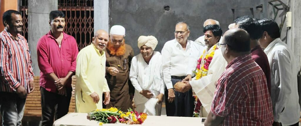 Happiness increases | आनंद वाढतो वाटल्याने- द.भ.प.साईनाथ महाराज -NNL