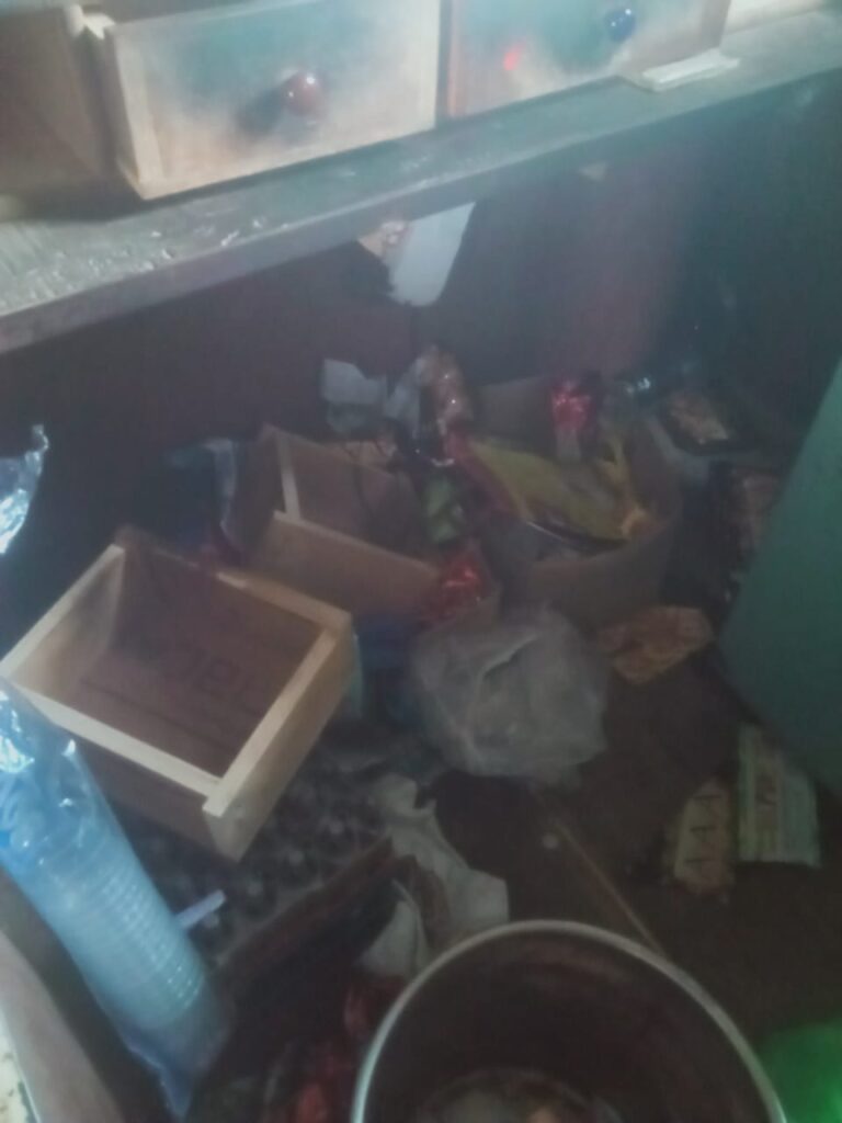 IMG 20240711 WA0063 Golegaon theft | गोळेगाव‌ (तपोवन) येथे‌ हॉटेल‌ व‌ पान टपऱ्या चोरट्यांनी फोडल्या, रोख रकमेसह १३ हजारांचा‌ ऐवज‌ लंपास -NNL