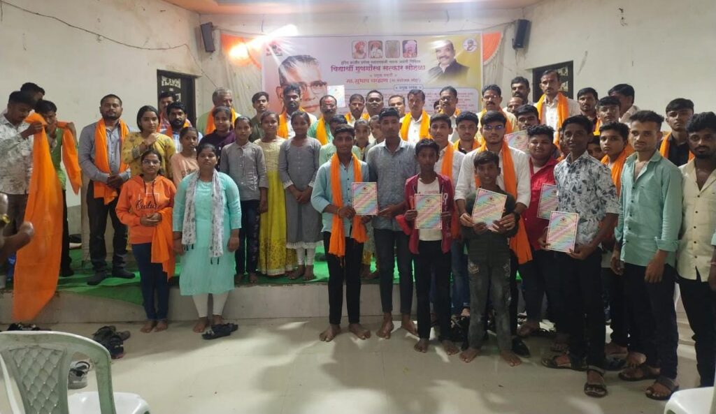 IMG 20240714 WA0088 self Vasantrao Naik | स्व. वसंतराव नाईक जयंतीनिमित्त गोरसिकवाडी तर्फे गुणवंत विद्यार्थ्यांचा सत्कार -NNL