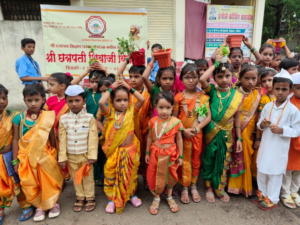 IMG 20240716 WA0036 Prabhat Pheri on the occasion of Ashadhi Ekadashi | आषाढी एकादशी निमित्ताने छत्रपती शिवाजी विघालय हडकोची प्रभात फेरी -NNL