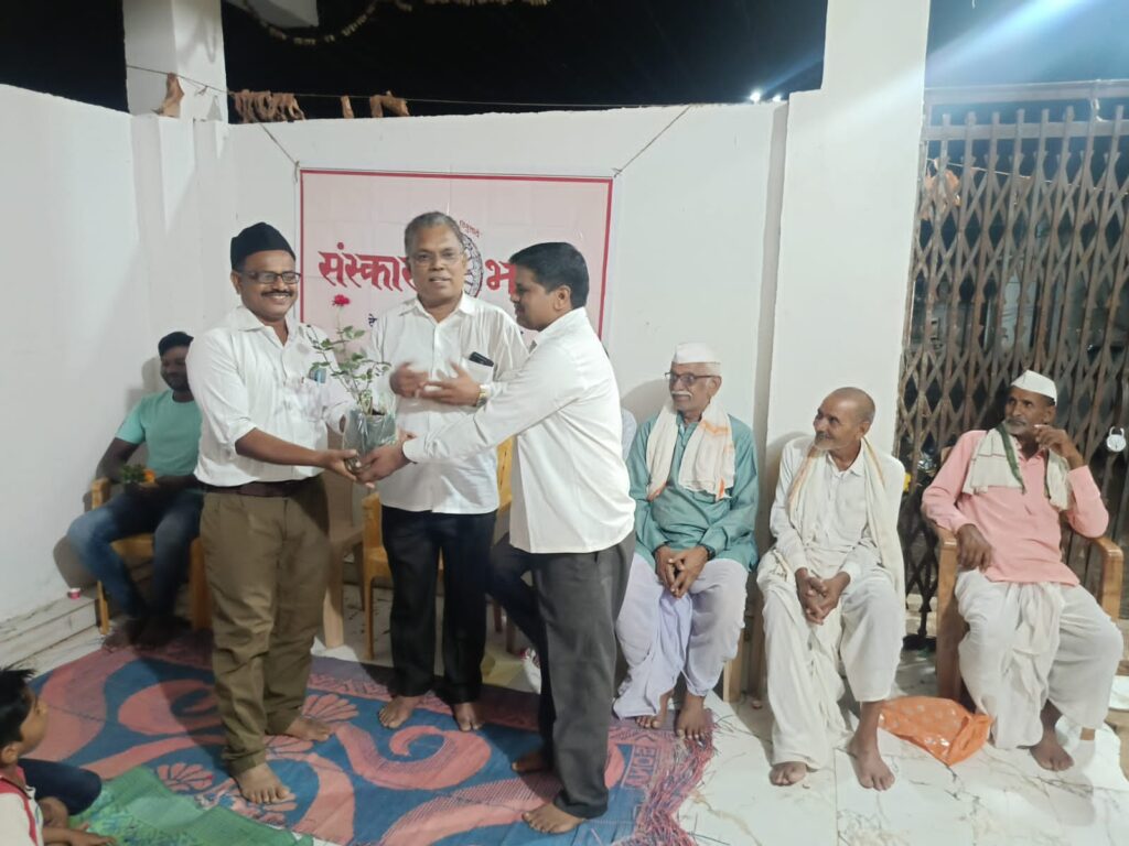 IMG 20240722 WA0031 Celebrating Guru Poornima on behalf of Kinwat Sanskar Bharati | किनवट संस्कार भारतीच्या वतीने गुरुपौर्णिमा उत्सव साजरा - NNL