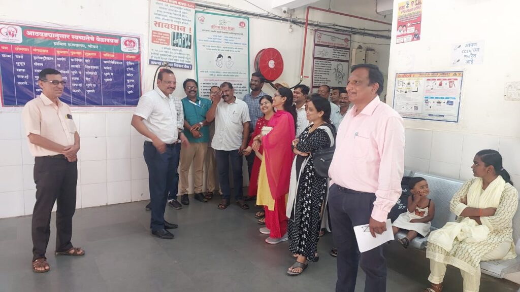 IMG 20240730 WA0047 डॉ निळकंठ भोसीकर जिल्हा शल्यचिकित्सक नांदेड यांची ग्रामीण रुग्णालय भोकर येथे भेट व पाहणी - NNL