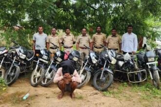 IMG 20240727 194448 Motorcycle thief arrested by police | मोटारसायकल चोरट्याच्या पोलिसांनी आवळल्या मुचक्या; १२ मोटारसायकली २,६०,०००/- रुपयाचा मुद्देमाल जप्त - NNL