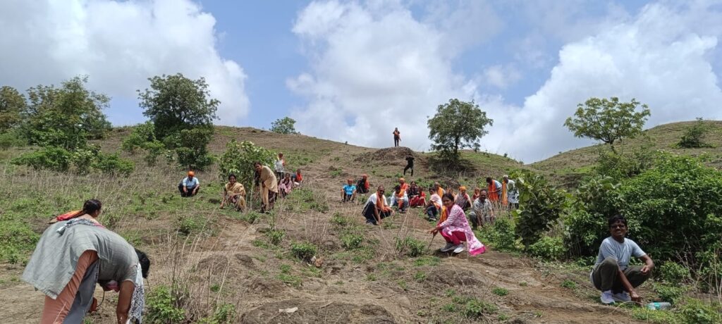 Picsart 24 07 01 09 34 39 676 मराठवाड्यात पुरेसा पाऊस पडावा म्हणून १०६ अमरनाथ यात्रेकरूंनी माता रत्नेश्वरीला साकडे -NNL