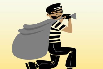 chor Thieves ransacked a grocery store | हिमायतनगरच्या जनता काॅलनीत चोरट्यांनी किराणा दुकान फोडले - NNL
