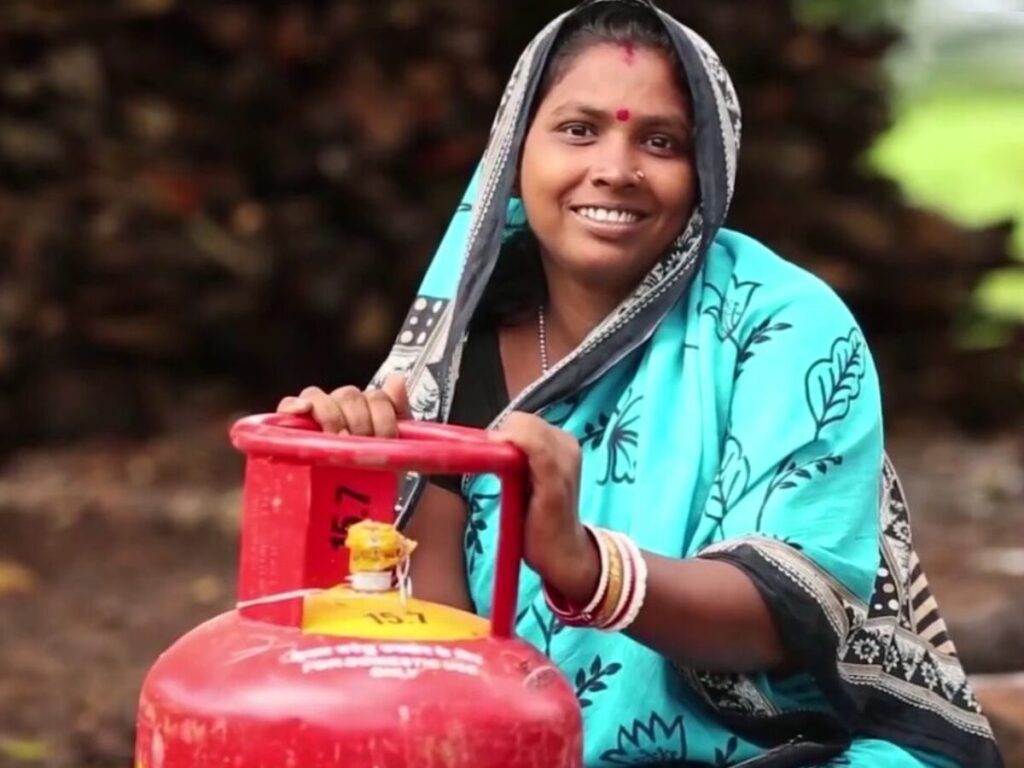 Gas Cylinder Price 2 1200x900 1 Mukhya Mantri Annapurna Yojana : महिलांच्या आरोग्य सक्षमीकरणासाठी “मुख्यमंत्री अन्नपूर्णा योजना” -NNL