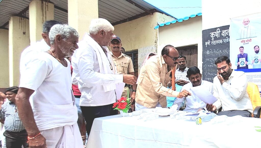 IMG 20240807 WA0027 समृद्धी मार्गात गेलेल्या बाभुळगाव येथील शेतकरी बांधवाच्या जमीनीना ज्यादा दर दयावा - जिल्हाधिकारी यांच्याकडे मागणी -NNL