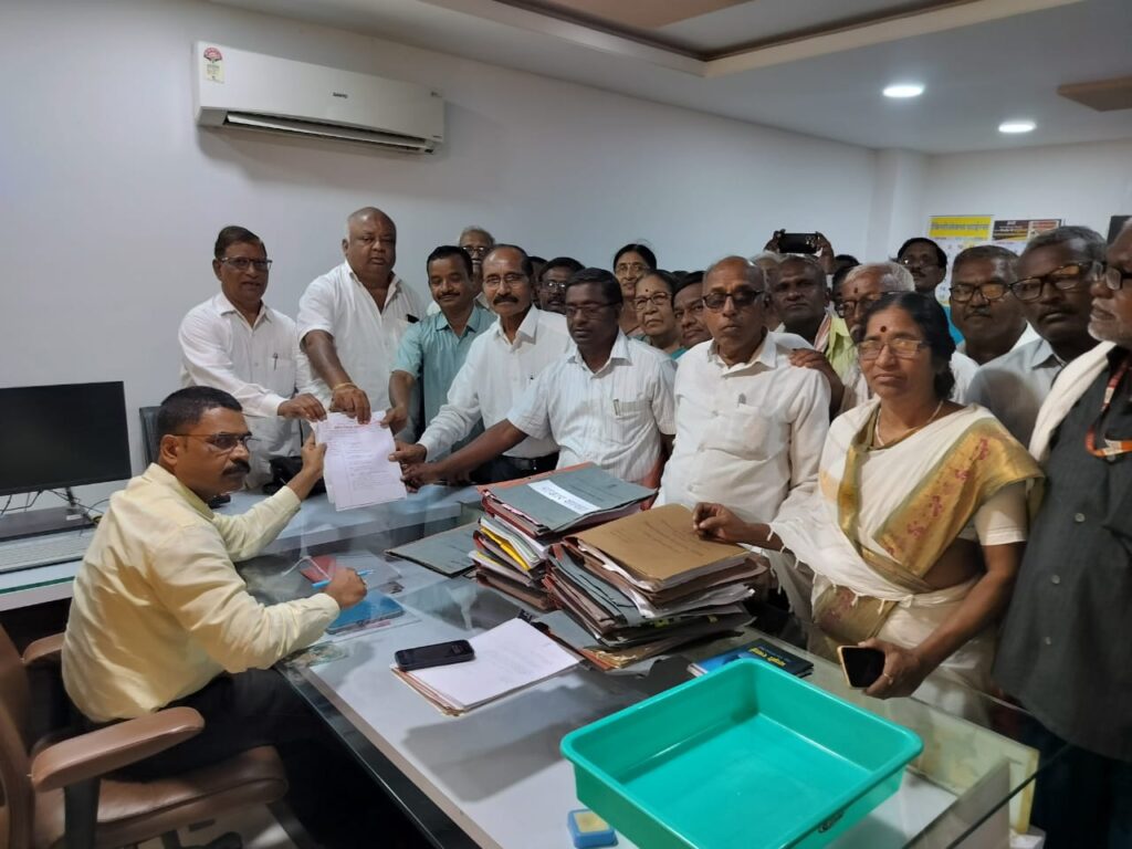 IMG 20240809 WA0060 library association : जिल्हाधिकारी यांना ग्रंथालय संघटनेकडून विविध मागण्यांचे निवेदन - NNL