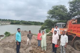 IMG 20240809 WA0064 Sub Divisional Officer Sangewar : उपविभागीय अधिकारी संगेवार यांच्या मार्गदर्शनाखाली येळी घाटावरील वाळू माफियावर धडक कारवाई -NNL