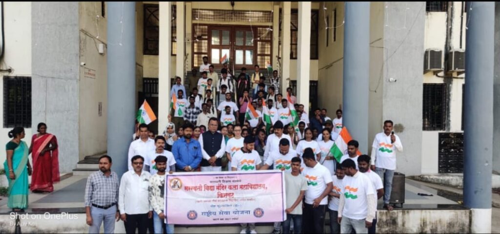 IMG 20240813 WA0023 Har Ghar Tiranga : स्वातंत्र्य दिनानिमित्त "हर घर तिरंगा" सरस्वती विद्या महाविद्यालयात नाविन्यपूर्ण उपक्रमाने साजरा -NNL