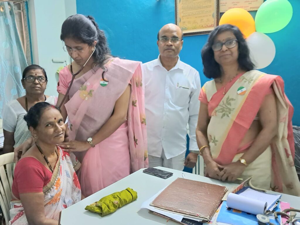 IMG 20240816 WA0012 स्वातंत्र्य दिनानिमित्त साई नर्सिंग होम येथे आयोजित शिबिराला महिलांच्या प्रतिसाद -NNL