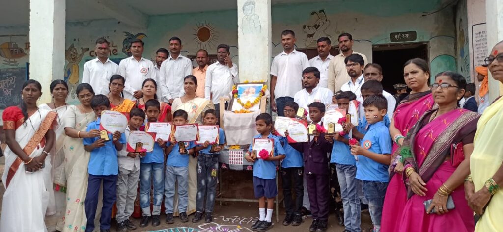 IMG 20240818 WA0011 जिल्हा परिषद शाळेत स्वातंत्र्य दिनी श्रेयापरिक्षेत यश मिळालेल्या विद्यार्थ्यांचा गौरव -NNL