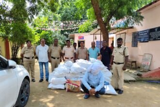 IMG 20240818 WA0050 बिलोली पोलीसांनी अवैध धंदद्यावर छापा मारून 1,38,990/-रू चा गुटखा केला जप्त -NNL