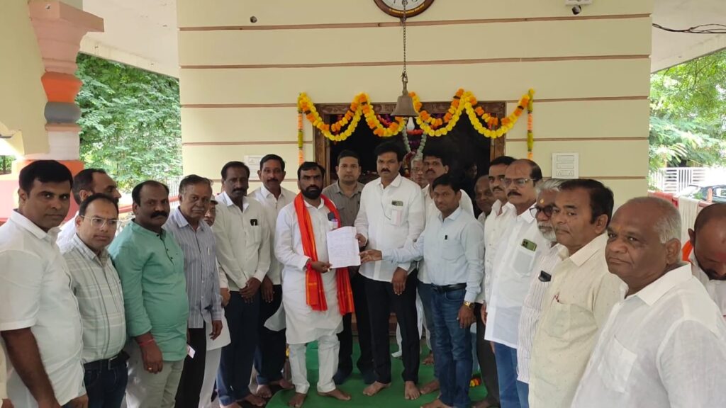 IMG 20240819 WA0029 Balaji Kalyankar ; फरांदे पार्क मधील हनुमान मंदिरामध्ये बालाजी कल्याणकर यांच्याकडून वीस लाखापेक्षा जास्त निधी - NNL