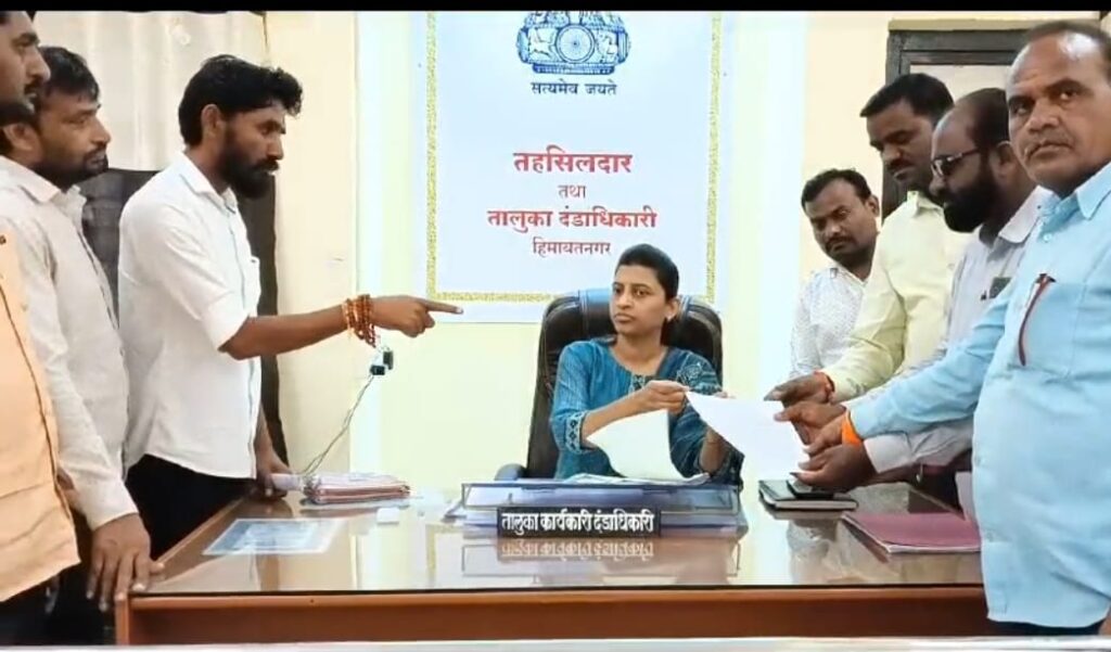 IMG 20240822 WA0036 Demond for police girls give police protection ; बदलापूर सारख्या घटनेची पुनरावृत्ती होऊ नये यासाठी शाळा, कॉलेज, क्लासेस, मंदिर, रेल्वे बसस्थानक परिसरात पोलीस बंदोबस्त लावण्याची मागणी -NNL