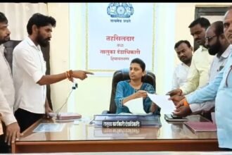 IMG 20240822 WA0036 Demond for police girls give police protection ; बदलापूर सारख्या घटनेची पुनरावृत्ती होऊ नये यासाठी शाळा, कॉलेज, क्लासेस, मंदिर, रेल्वे बसस्थानक परिसरात पोलीस बंदोबस्त लावण्याची मागणी -NNL