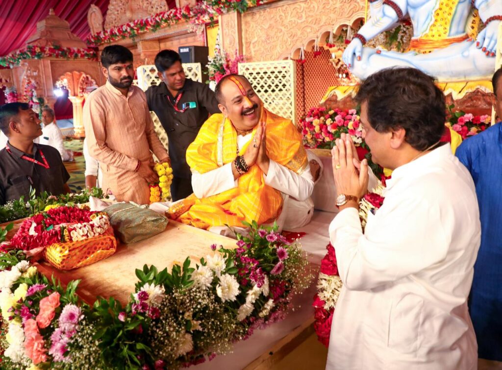 IMG 20240823 WA0033 Mp. Ashok chavhan ; नांदेडकरांना श्रावणात महाशिवपुराण कथा श्रवणाचे भाग्य - खा. अशोकराव चव्हाण -NNL