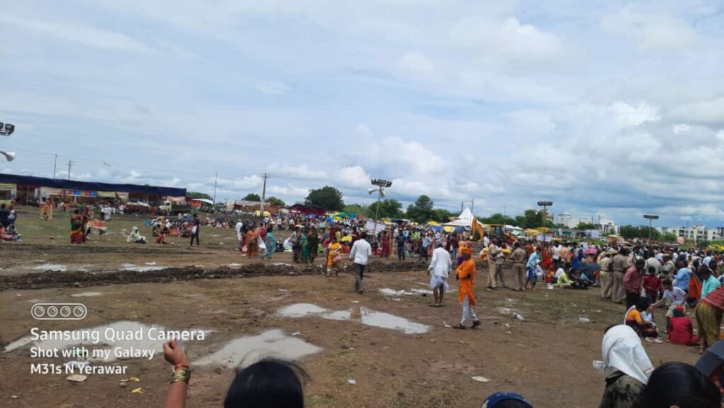 IMG 20240824 WA0026 Maha Aarti, thousands of devotees thronged the story site : कथास्थळी महाआरती, कथेच्या आशेपोटी हजारो भाविकांनी केली गर्दी -NNL