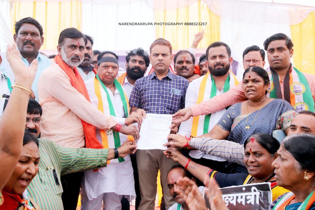 IMG 20240824 WA0057 Great response to Mahavikas Aghadi movement : भोकर येथील महाविकास आघाडीच्या आंदोलनास उत्तम प्रतिसाद -NNL