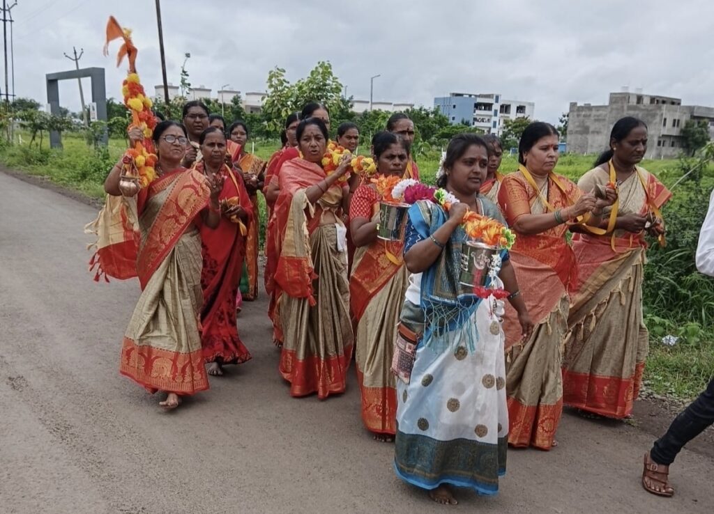 IMG 20240804 193247 शंभू महादेव देवस्थानाच्या वतीने श्रावण मासारंभानिमीत्त कावड यात्रा -NNL