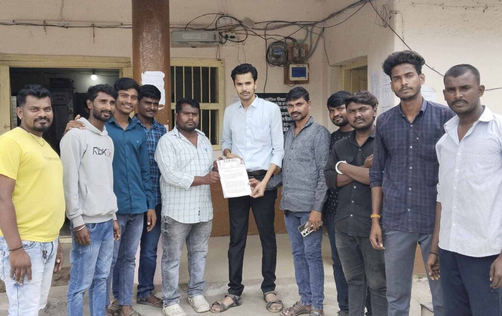 IMG 20240812 120034 Himayatnagar Severe water shortage in Dr. Annabhau Sathe town during monsoon : हिमायतनगर शहतील डॉ. अण्णाभाऊ साठे नगरात भर पावसाळ्यात तिव्र पाणिटंचाई -NNL