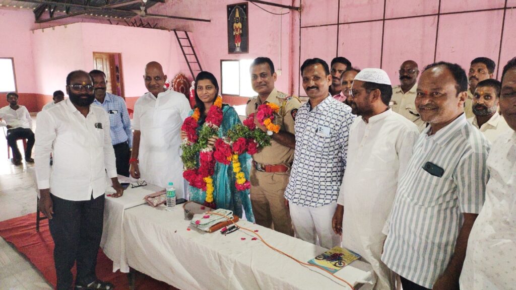 IMG 20240829 140236 Police Inspector Amol Bhagat : पोळा गौरी-गणेश, दुर्गात्सव शांततेत साजरे करून पोलीस प्रशासनाला सहकार्य करा - पोलीस निरीक्षक अमोल भगत -NNL