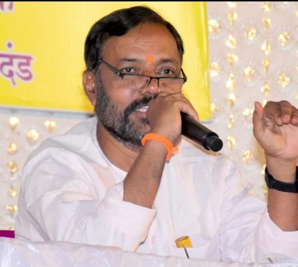 Picsart 24 08 09 11 10 53 805 Dilip Thakur ; ५ व्या वर्षी लोकसहभागातून २०२४ छत्र्या वितरणाचे उदिष्ट - दिलीप ठाकूर - NNL