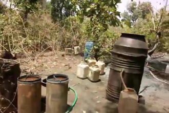 f658f6083826a273c0f114dc4be07ccd Police raided Hatbhatti liquor store in Vaivadi, Dabdari : हिमायतनगर तालुक्यातील दाबदरी, वायवाडी येथे हातभट्टी दारू अड्डय़ावर पोलीसांची धाड - NNL