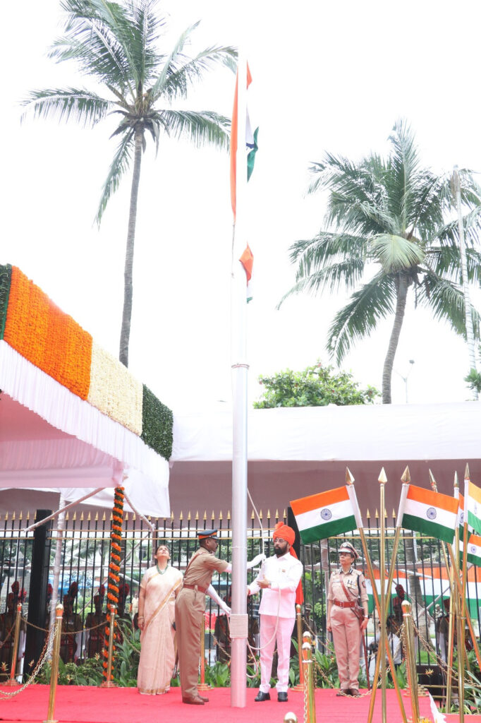 मंत्रालय ध्वजारोहण कार्यक्रम 2 Chief Minister Eknath Shinde : राज्याच्या सर्वांगीण विकासासाठी आणि नागरिकांच्या कल्याणासाठी वचनबद्ध – मुख्यमंत्री एकनाथ शिंदे -NNL