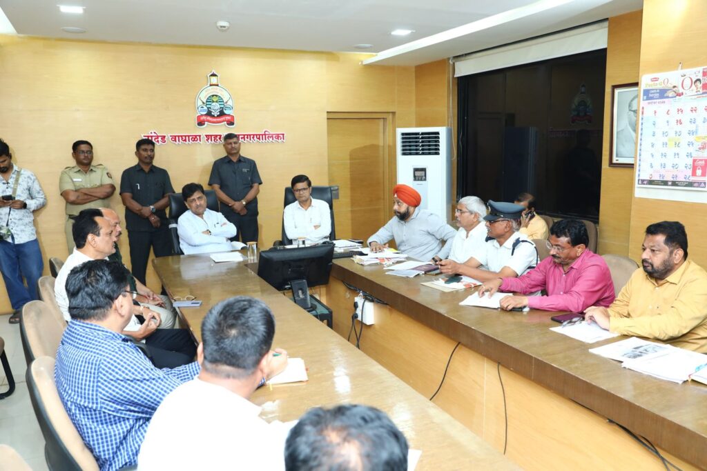 Mp ashokrao chavan ; खा. अशाेकराव चव्हाण यांनी घेतला जिल्ह्यातील पूरस्थिती, शेती नुकसानीचा आढावा -NNL