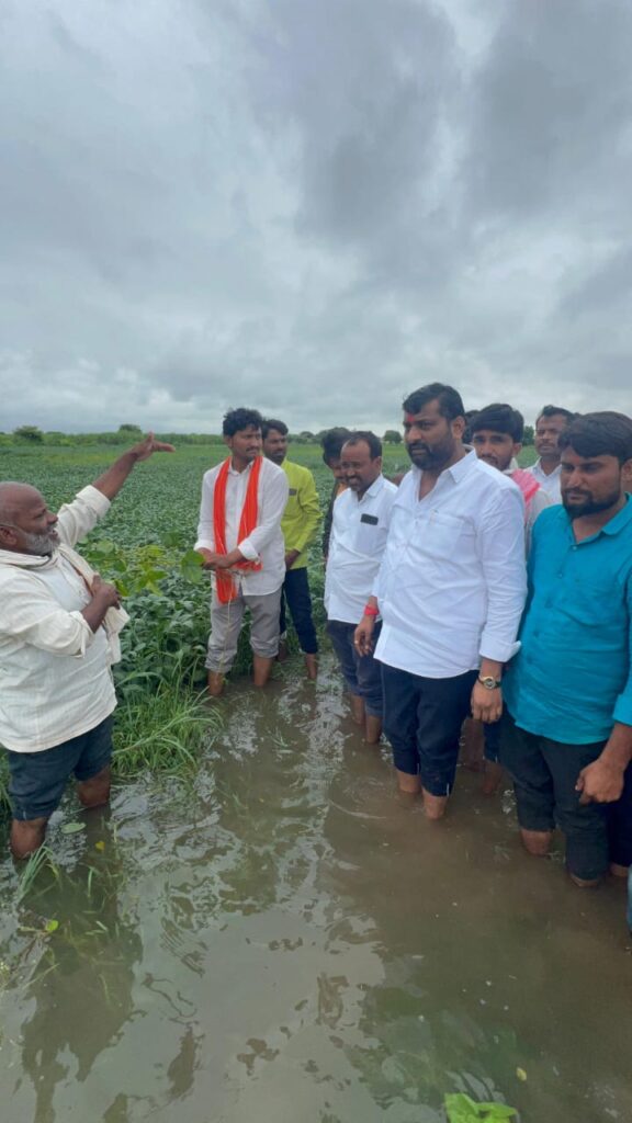 IMG 20240903 WA0124 Youth leader Madhavrao Patil Devsarkar : कृषिमंत्री धनंजय मुंडे यांना फोनवर संपर्क साधून देवसरकर यांनी शेतकऱ्यांची व्यथा मांडली -NNL