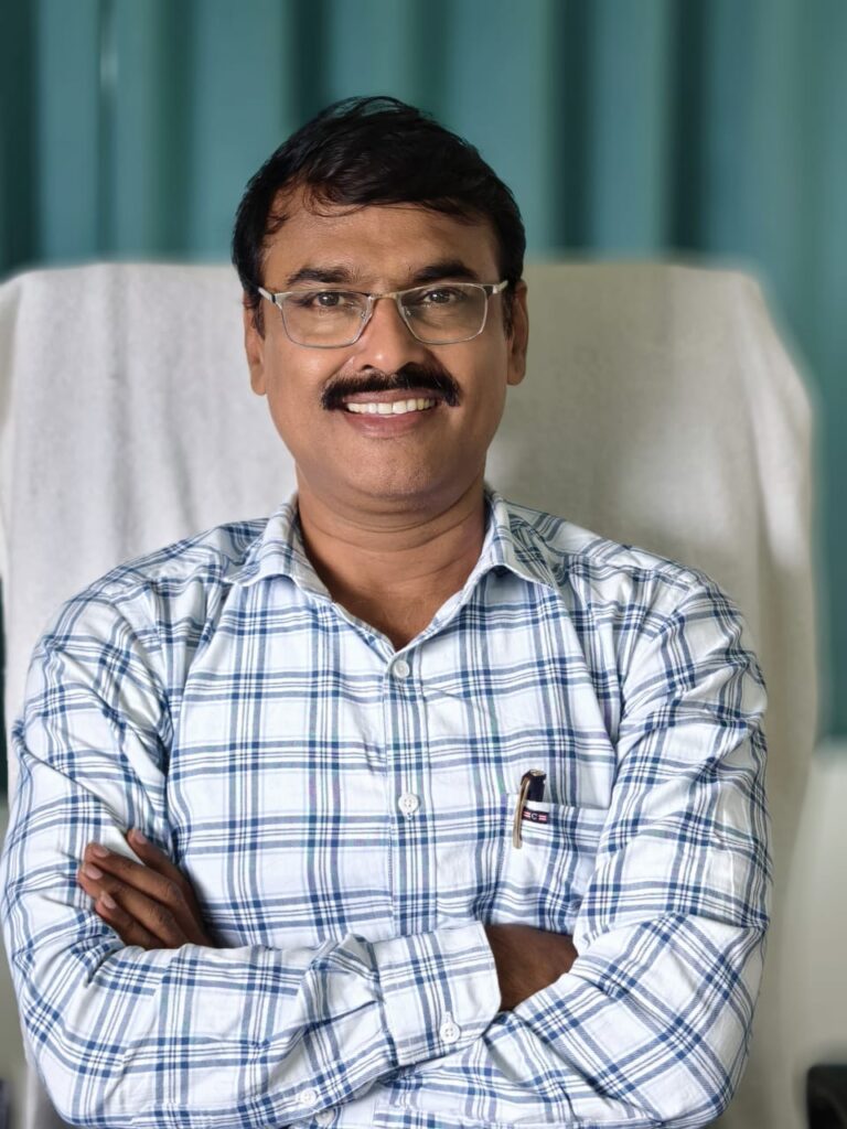 IMG 20240905 WA00051 Dr. Pawar was selected as a Fellow : ‘स्वारातीम’ विद्यापीठातील डॉ. पवार यांची इंग्लंड येथे फेलो म्हणून निवड -NNL