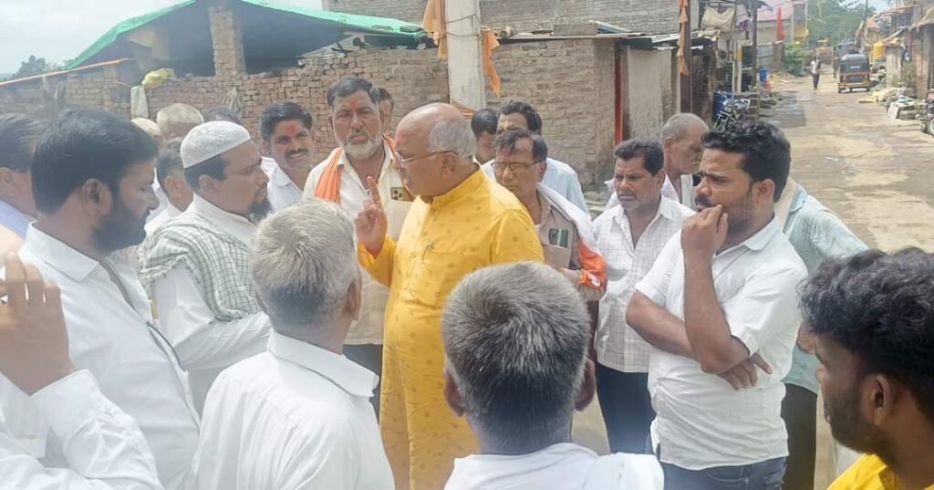 IMG 20240905 WA0029 BJP leader Dilip Kandakurte's crop inspection : भाजपा नेते दिलीप कंदकुर्ते यांची आंबेसांगवी पळशी शेवडी भागात पीक पाहणी -NNL
