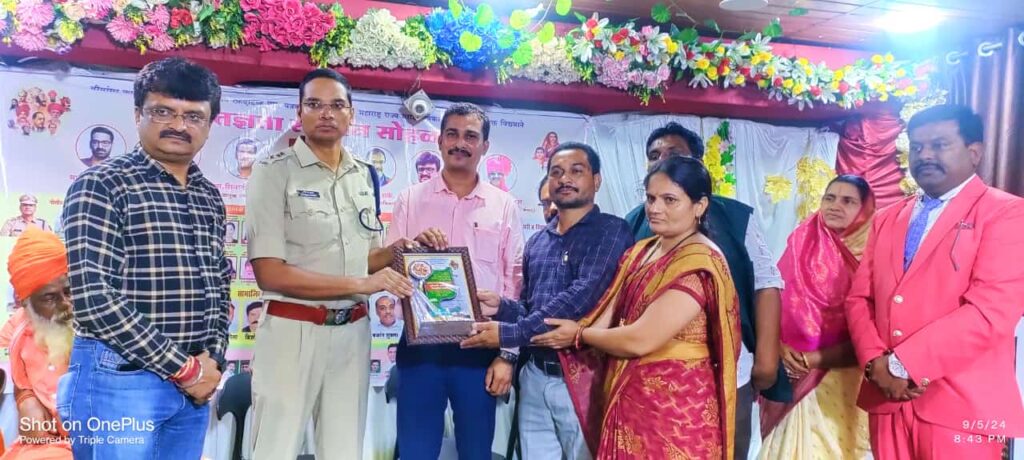 Honoring Jairam Kendra : जयराम केंद्रे यांचा उत्कृष्ट व गुणवंत कर्मचारी म्हणून सन्मान -NNL