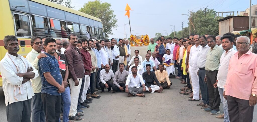 IMG 20240919 WA0001 Dhanegaon Vasrani Duddeari Chowk ; धनेगाव वसरणी दुधडेअरी चौकातील नामफलक विटंबना करणाऱ्या युवकावर कडक कार्यवाही करावी, समाज बांधवांची मागणी - NNL
