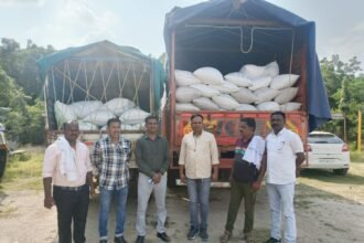 IMG 20240920 WA0024 Nanded's special team seized two trucks of ration rice and wheat : पोलीस अधीक्षक साहेब नांदेड यांचे विशेष पथकाने राशनच्या तांदुळ व गव्हाचे दोन ट्रक घेतले ताब्यात -NNL