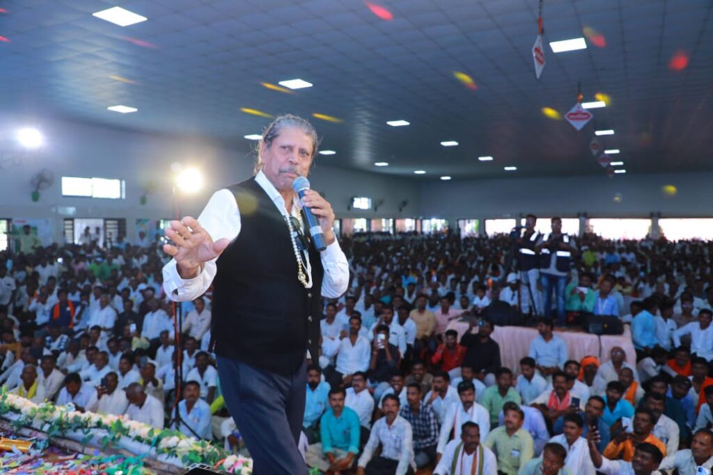 Kapil Dev ; बदलत्या हवामानात तग धरनारे परिपुर्ण संशोधीत नवीन सोयाबीन वाण मालविका – कपील देव – NNL