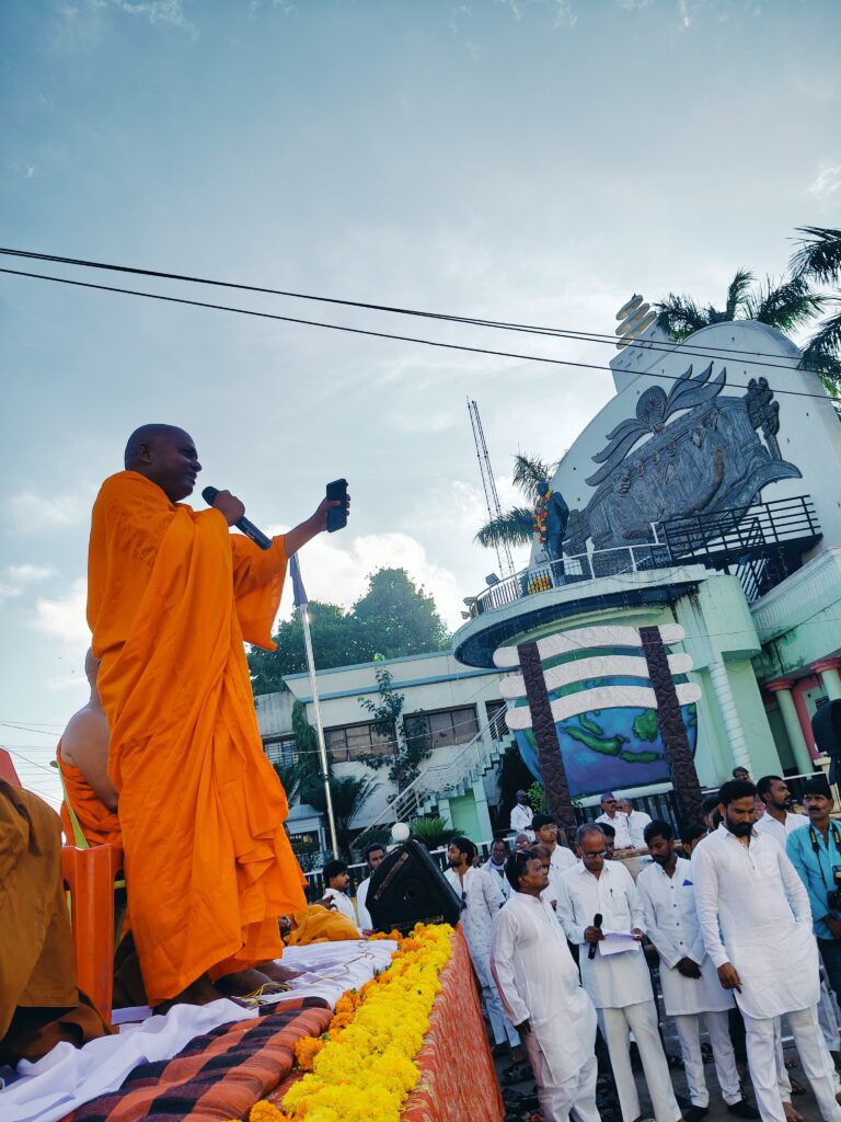 IMG 20241012 WA0101 Bhadanta Payyabodhi Thero : प्रबुद्ध भारत घडवण्यासाठी नवयुवकांनी पुढाकार घ्यावा - भदंत पंय्याबोधी थेरो -NNL