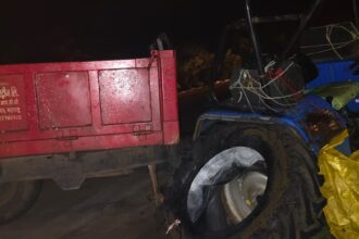 IMG 20241024 WA0015 Cruiser driver killed by speeding sand tractor : भरधाव वेगातील रेतीच्या ट्रॅक्टरने घेतला क्रूझर चालकाचा बळी; सरसम जवळील घटना -NNL