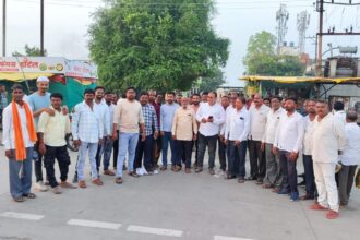 IMG 20241024 WA0019 Pradeep naik ; महाविकास आघाडी कडून प्रदीप नाईकांना उमेदवारी घोषित ; फटाक्याची अतिषणाजी करत कार्यकर्त्यांचा जल्लोष -NNL